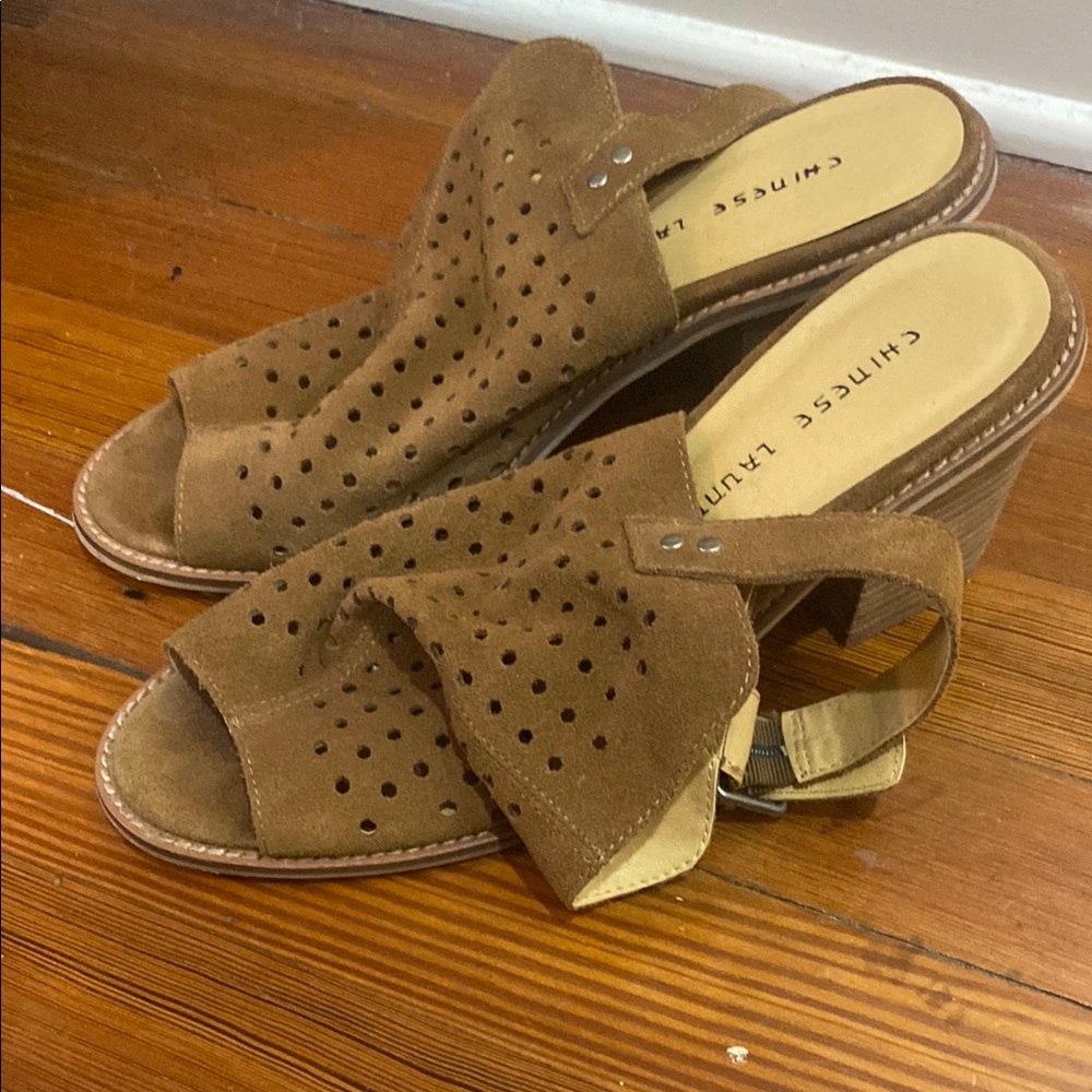 Chinese Laundry Brown Sandals with Chunky Heel and Peep Toe